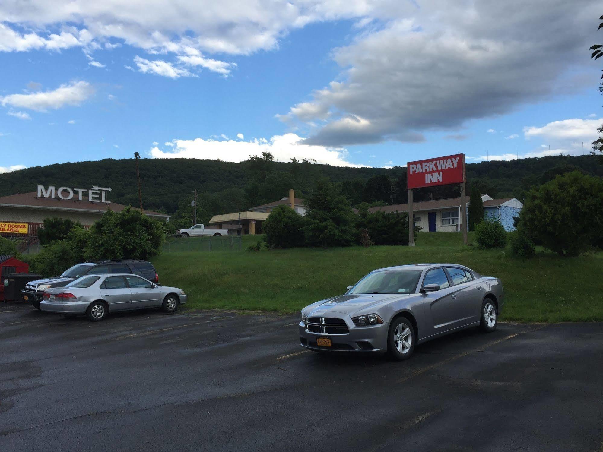 Parkway Inn Vestal Exterior photo