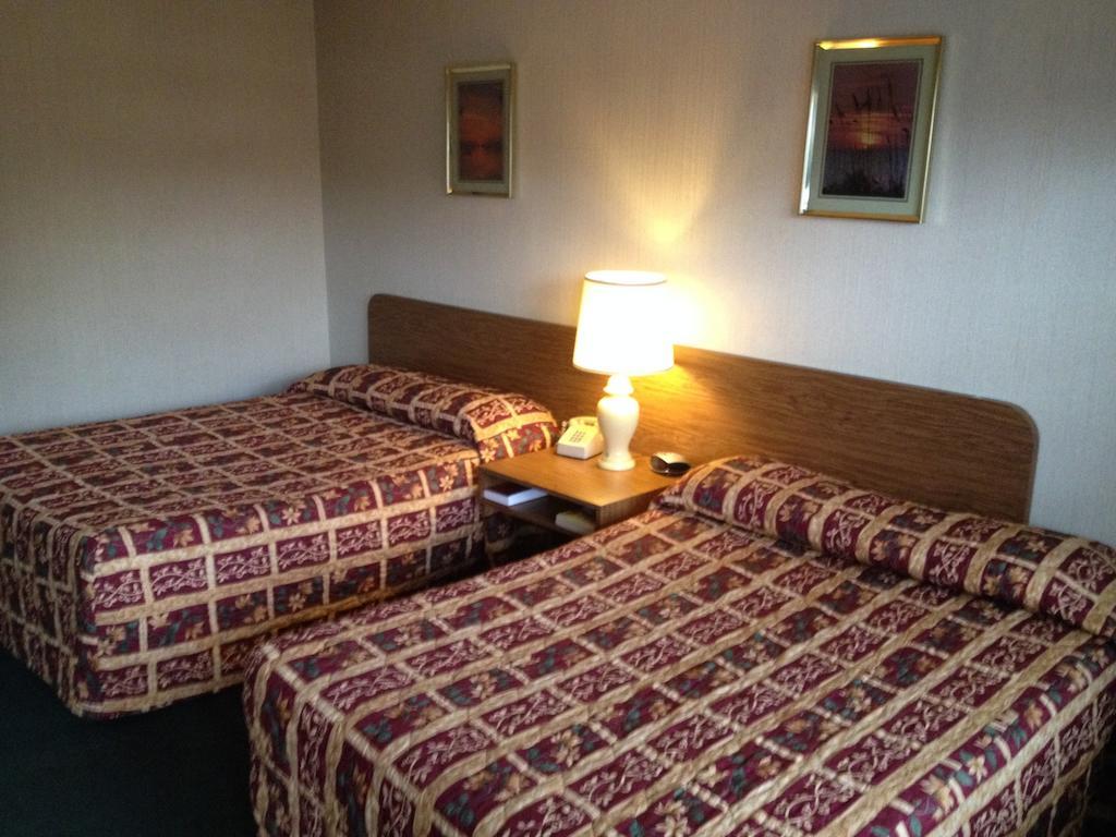 Parkway Inn Vestal Room photo