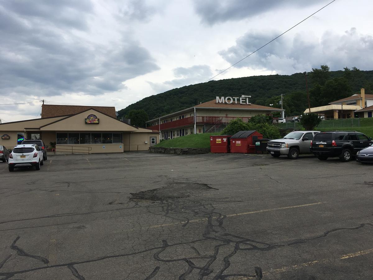 Parkway Inn Vestal Exterior photo